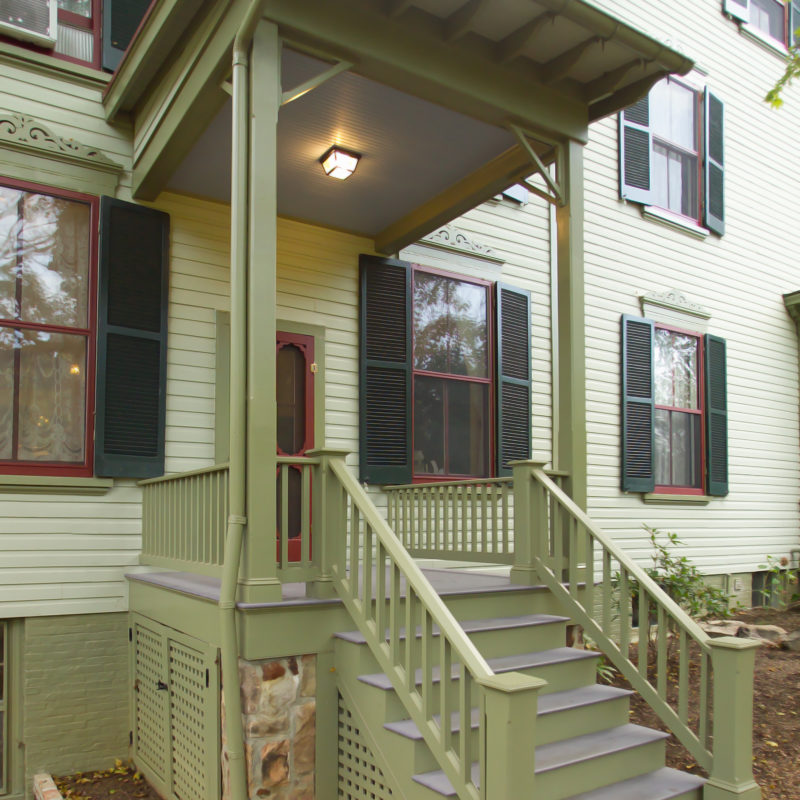 Enterprise Rd Front Porch Day-Angle-1-800x800x800