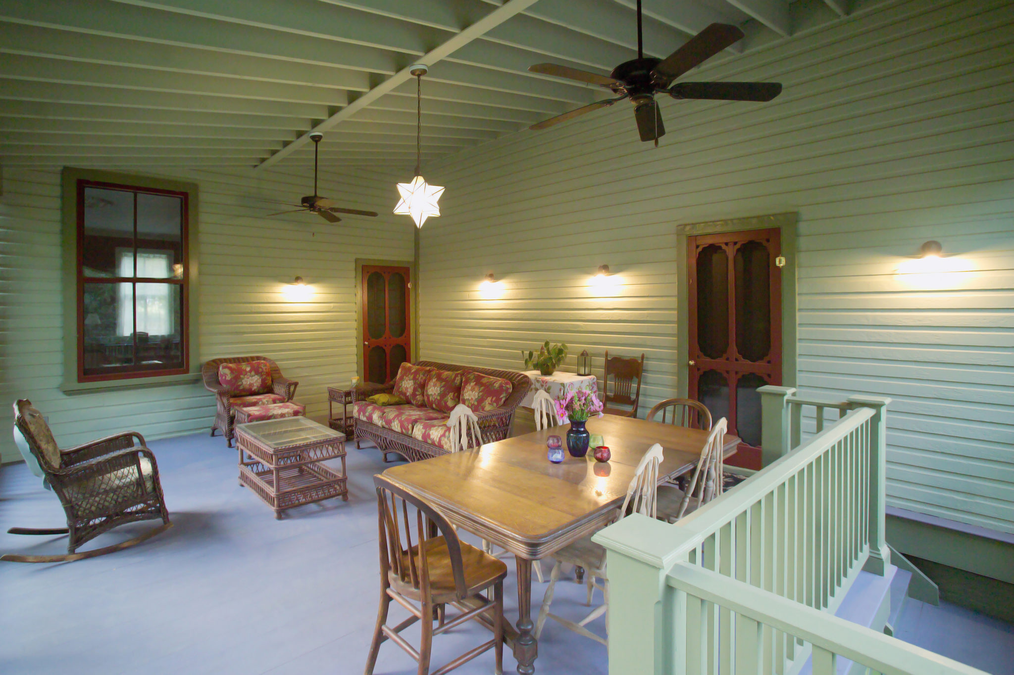 Enterprise Rd Porch Interior Day Shot Angle-1-800x800